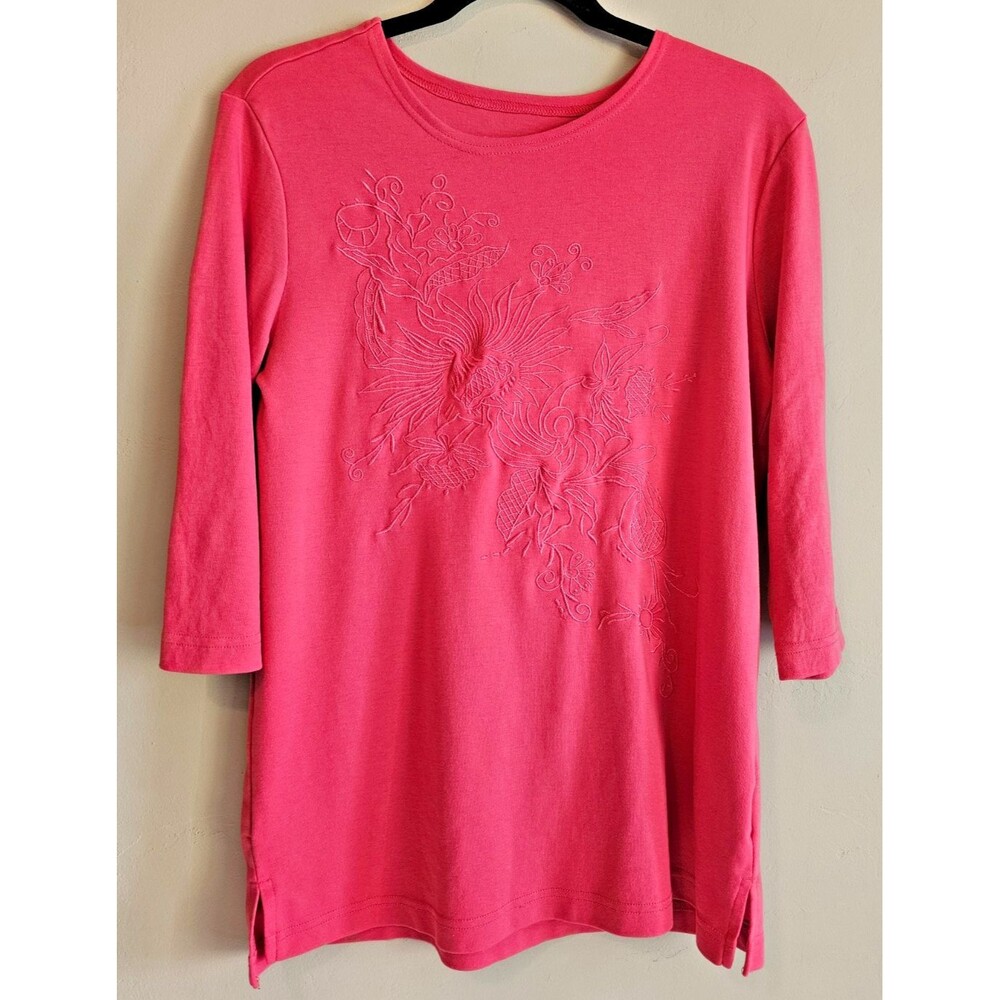 Women's Sz. M Blair 3/4 Sleeve pink  Top with Raised Design on Front
